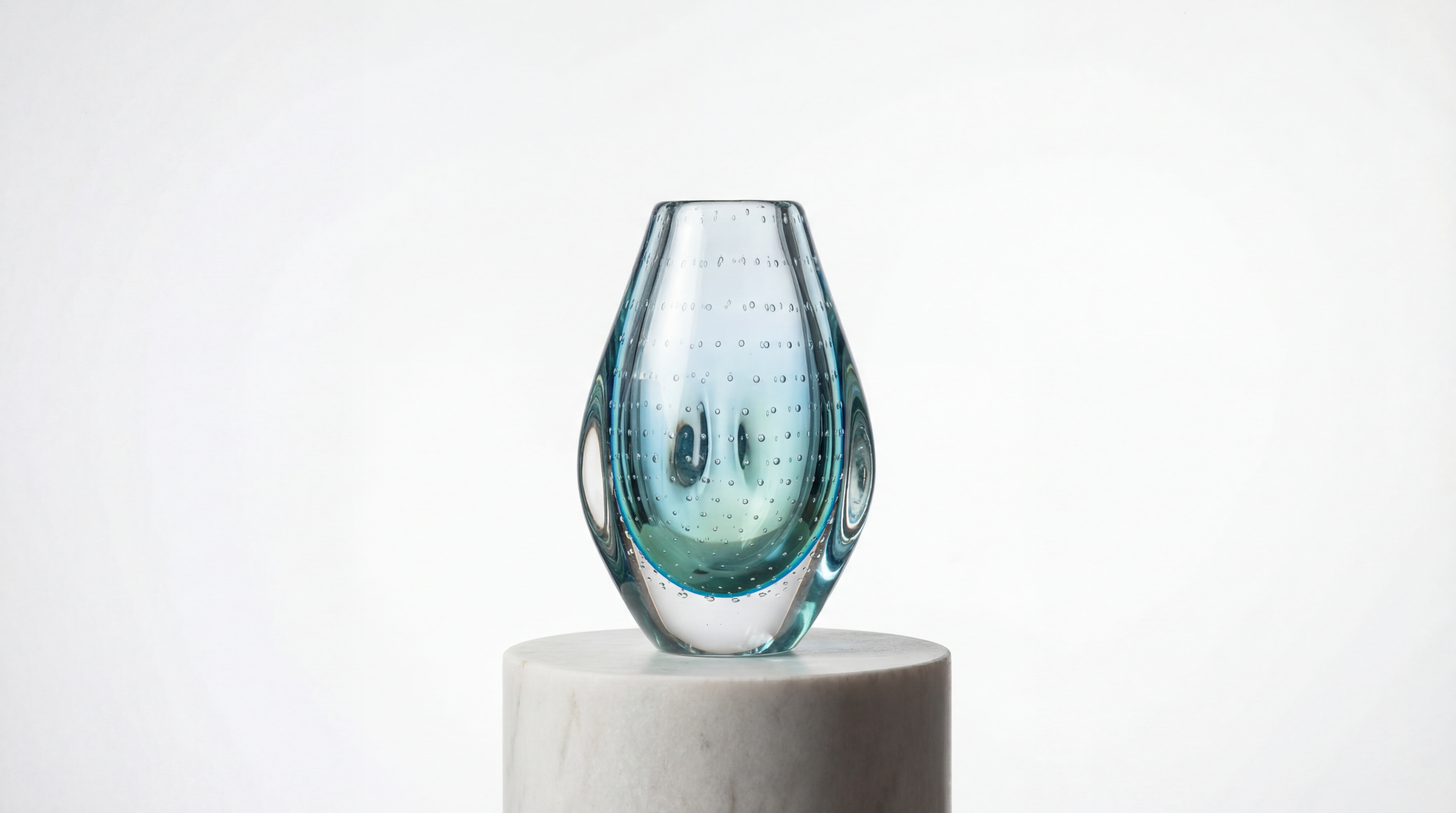 Nano Banana Pro - A product shot of a glass vase on a pedestal against a white background_2.png